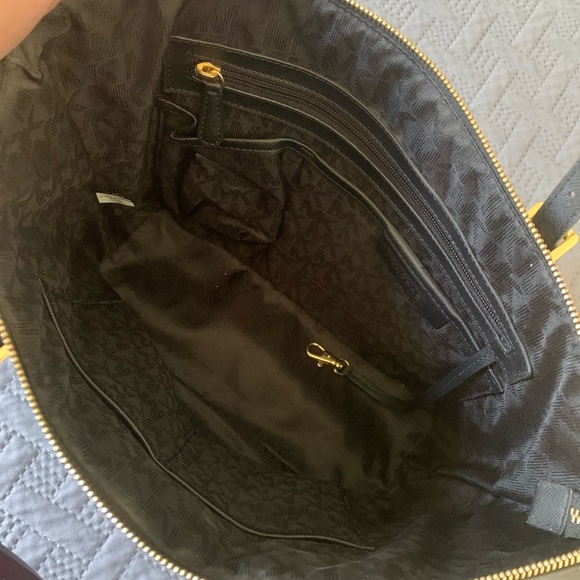 Michael Kors Jet Set tote - Picture 2 of 11